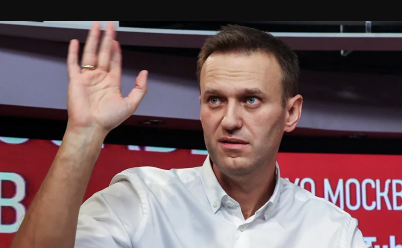 Навальный попал в реанимацию в Омске с токсическим отравлением.