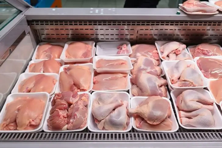 Китай наводняет мировые рынки мясом, молочной продукцией и автомобилями.