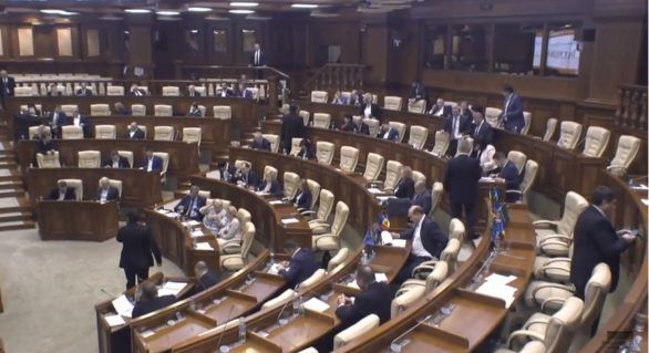 Faza zilei în Parlament. Candu: Uneori deputaţii sunt ca albinuţele