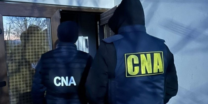 Oamenii legii au efectuat percheziții la Rezina într-un nou dosar de corupere electorală.