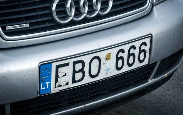 В Раде разрабатывают законопроект по запрету незаконных авто с иностранной регистрацией.