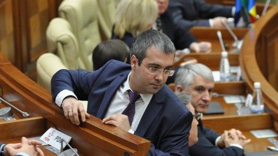 Депутат Демократической партии Сергей Сырбу.
