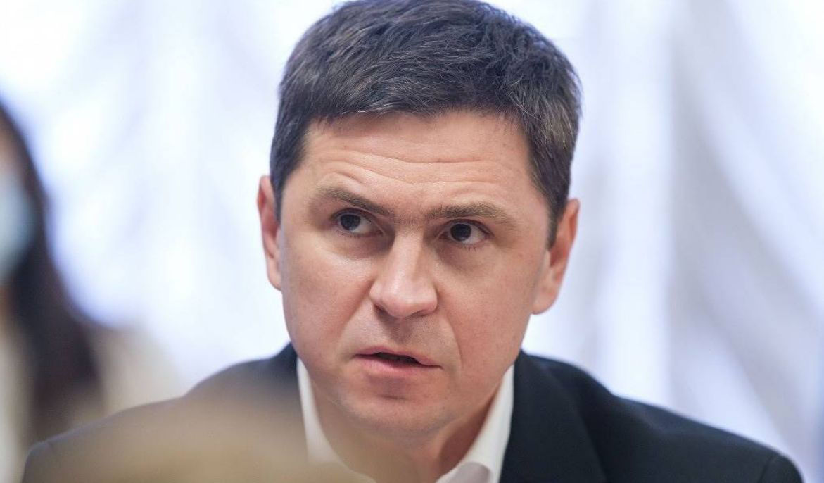 Подоляк раскритиковал NYT за статью о сдаче Путину территорий.