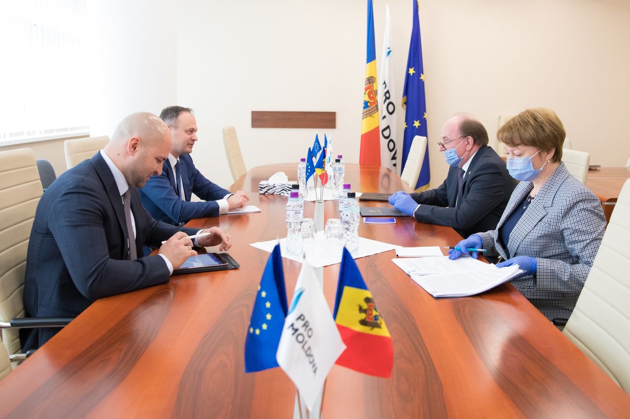 Депутаты Pro Moldova встретились с послом РФ Олегом Васнецовым.