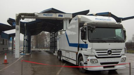 Marfă dosită, descoperită la vama Leuşeni-Albiţa într-un microbuz de model Mercedes cu numere de înmatriculare străine, venit din Italia.