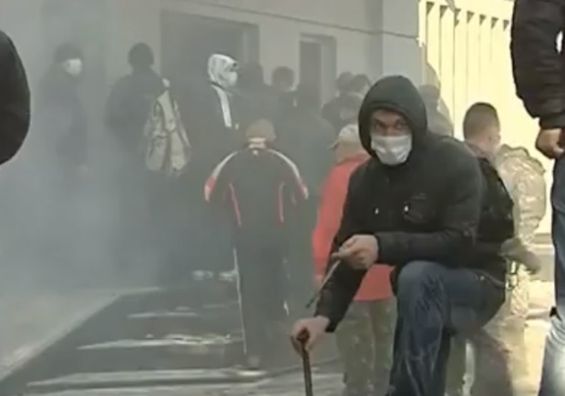 „Suntem convinşi că acest atentat este o reacţie a Kievului la referendumul nostru", a acuzat Nikitin.