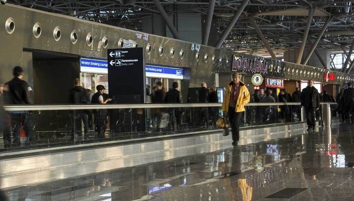 На входе в пассажирский терминал столичного аэропорта Внуково задержан гражданин Таджикистана со взрывчатыми веществами. 