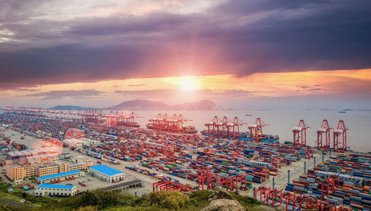China încearcă să consolideze porturile și centrele aviatice din regiunile vestice.
