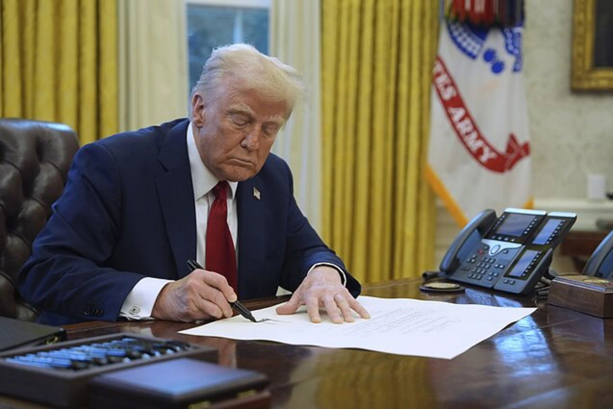 Трамп прекратил финансирование двух крупнейших общественных вещателей США.