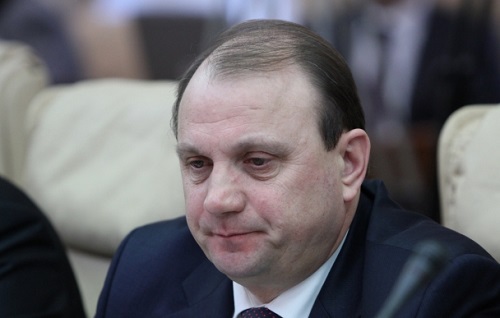 Министр напомнил, что фермеры, которые оказались не в состоянии сбывать яблоки в России, и не имеют возможности хранить их в холодильных установках, получат от властей компенсации.