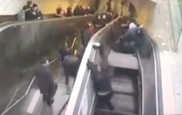 В Стамбуле сломанный эскалатор "зажевал" мужчину.