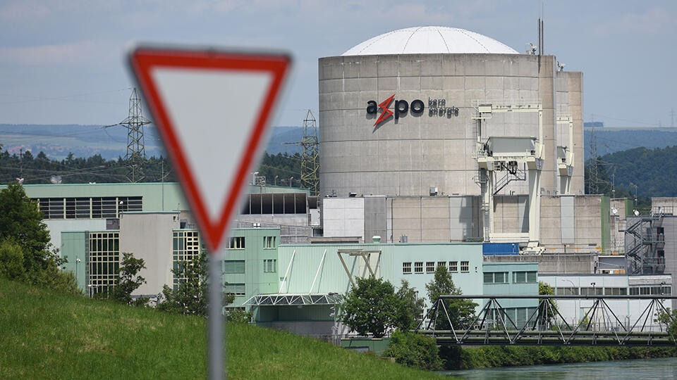 Elveția a închis parțial una dintre centralele sale nucleare din cauza caniculei extreme.