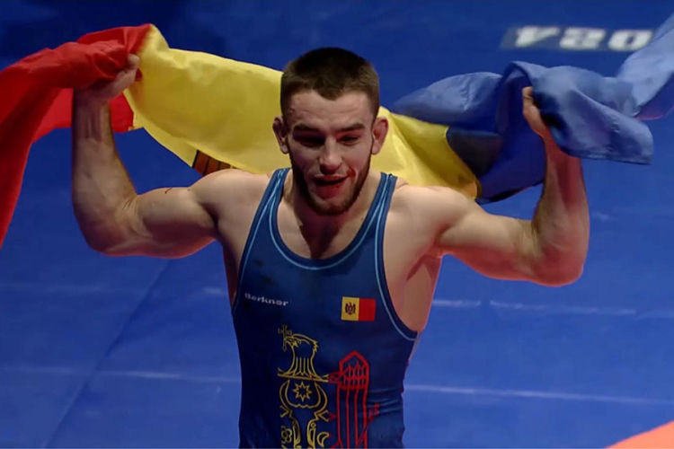 Боец из Молдовы Артем Деляну стал чемпионом Европы.