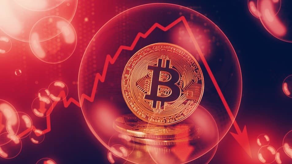 Биткойн ускорил падение до 18%.