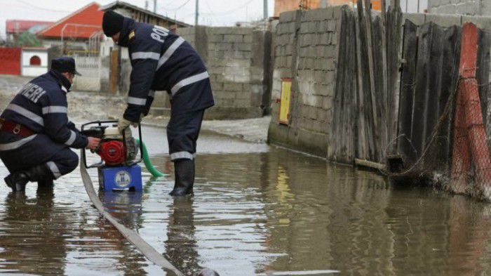 Ploile torenţiale aduse de un ciclon din Mediterana fac ravagii în România şi sunt departe de final. Foto: realitatea.net