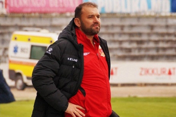 В 2016–2017 годах Андриан Сосновский тренировал ФК „Милсами”.