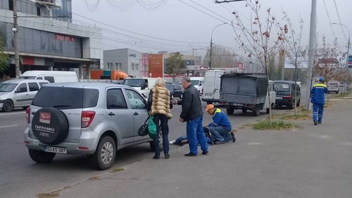 В Кишиневе водитель сбил мужчину и покинул место ДТП.