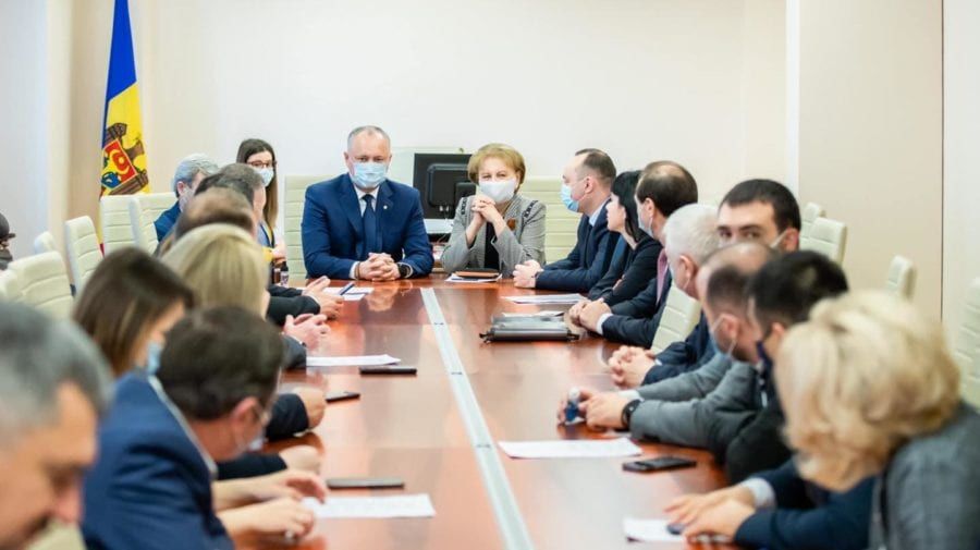 Додон предложил отменить экзамены на степень бакалавра.