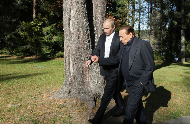 Silvio Berlusconi nu ar fi avut probleme cu justiţia dacă ar fi fost homosexual şi nu i-ar fi plăcut să cucerească femei, a apreciat joi preşedintele rus, Vladimir Putin.