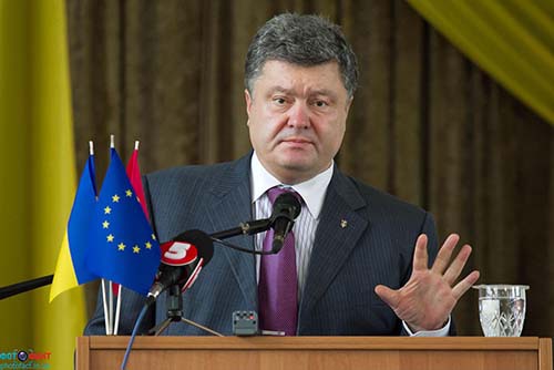 В администрации Порошенко заявили, что закон распространяется на семьи рядовых и начальствующий состав органов внутренних дел Украины.