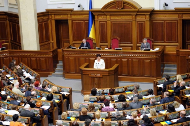 După anexarea Crimeei de către Rusia, în martie, Kievul a anunţat că ar putea să reanalizeze statutul ţării în CSI.