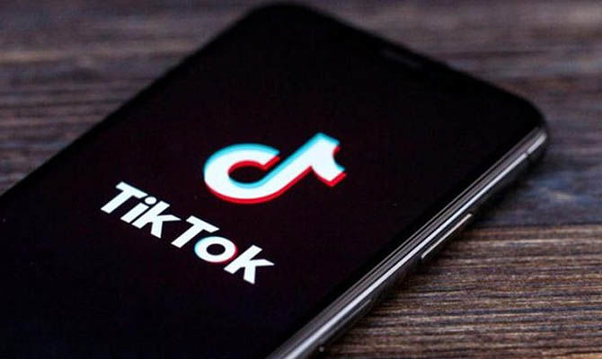 TikTok будет объяснять пользователям причины удаления роликов. Фото: capital.ua.