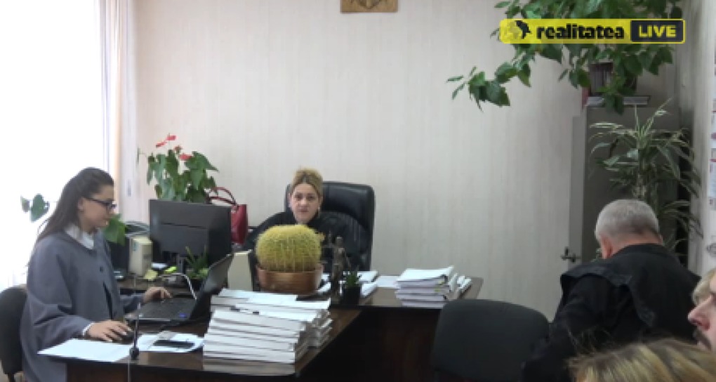 Elena Cojocari este judecătoarea, care examinează dosarul în care este vizat fostul deputat, Chiril Lucinschi. 