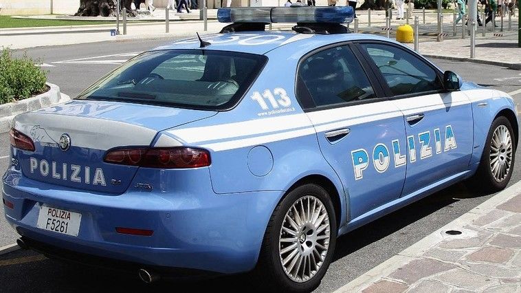 Молдаванина обвиняют в нанесении телесных повреждений человеку и в оказании сопротивления полиции.