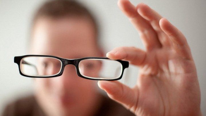 Studiu: Fiecare al cincilea copil din Moldova cu probleme de vedere