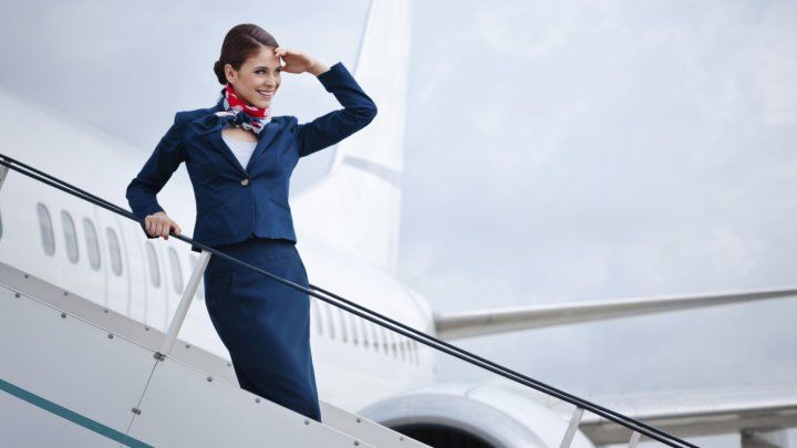 Imagini revoltătoare: Cum a fost surprinsă o stewardesă