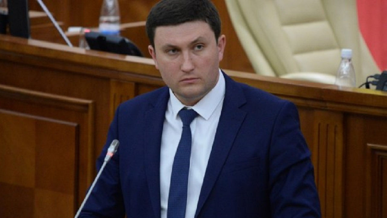 Односталко обвинил власти в "уходе от реальности".