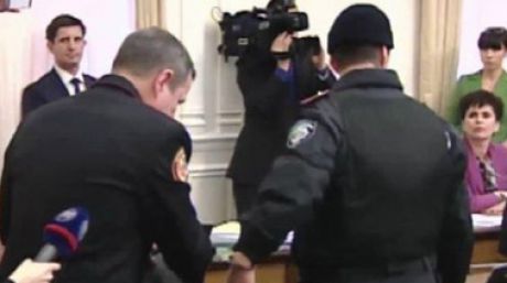 Şeful Serviciului ucrainean pentru Situaţii Excepţionale şi adjunctul său au fost arestaţi chiar în timpul unei şedinţe a guvernului. Foto: panorama.am