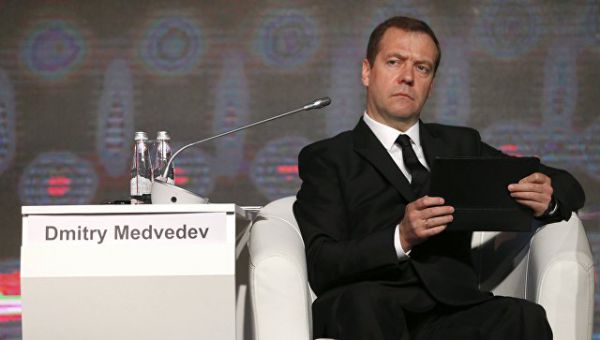Premierul rus Dmitri Medvedev a făcut apel la ruși să nu creadă promisiunilor electorale ale unor partide.