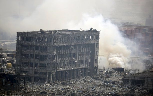 На складе, где прогремели взрывы, находилось имущество, застрахованное многими компаниями.