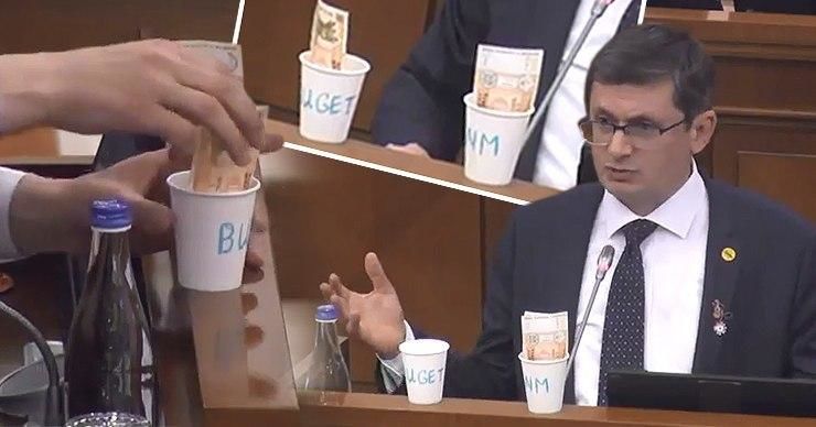 Гросу показал, как будет происходить распределения прибыли НБМ в бюджет. Фото: Point.md