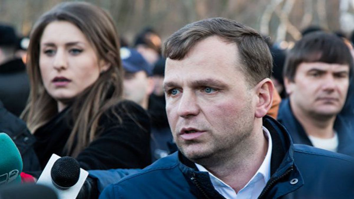Năstase spune că atât coordonatorul (Vladimir Plahotniuc – n-r), cât şi procurorul coordonat nu au înţeles că societatea nu e atât de naivă să se mulțumească cu anchetări, rețineri, arestări, condamnări spectaculoase ale oponenților politici sau ale complicilor penali ai lui Plahotniuc.