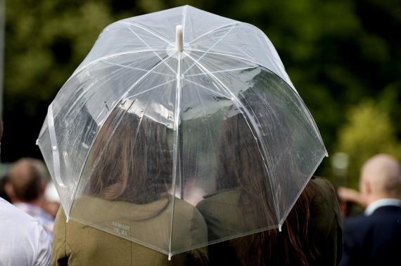 Meteorologii anunţă pentru 26 și 27 mai ploi cu descărcări electrice pe întreg teritoriul țării.
