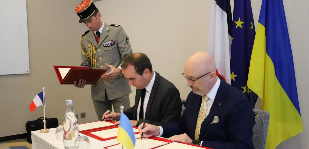 Украина и Франция подписали соглашение о поставках оружия.