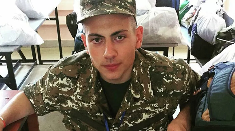 Ашот записался в армию на фоне эскалации вооруженного конфликта в Нагорном Карабахе.