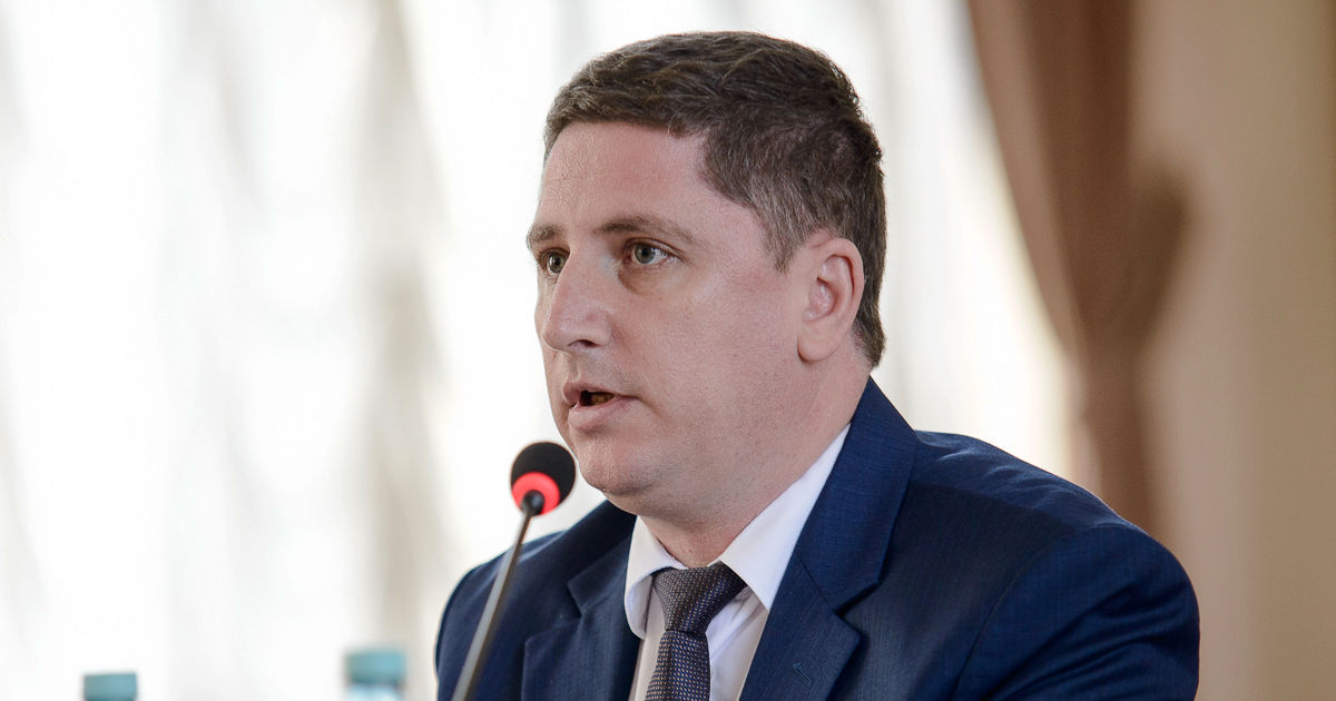 Владимир Аракелов освобожден от должности госсекретаря Минфина.