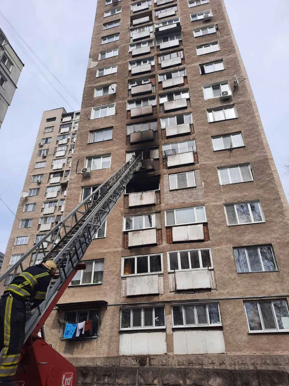 На Московском проспекте горела квартира: 81-летняя женщина получила отравление.