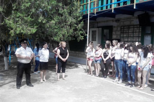Полицейские проводят профилактические беседы с участниками летних лагерей в Гагаузии.