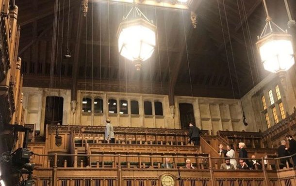В парламенте Британии прервали заседание из-за протекшей крыши.