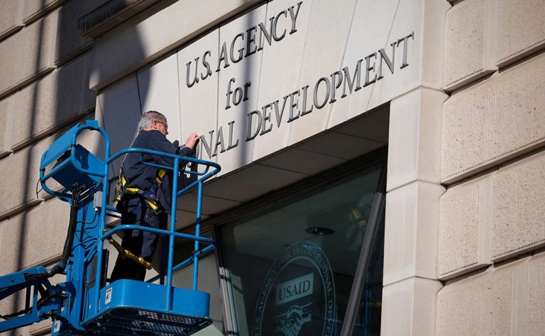 Administrația Trump a concediat peste noapte 2.000 de angajați USAID prin e-mail.