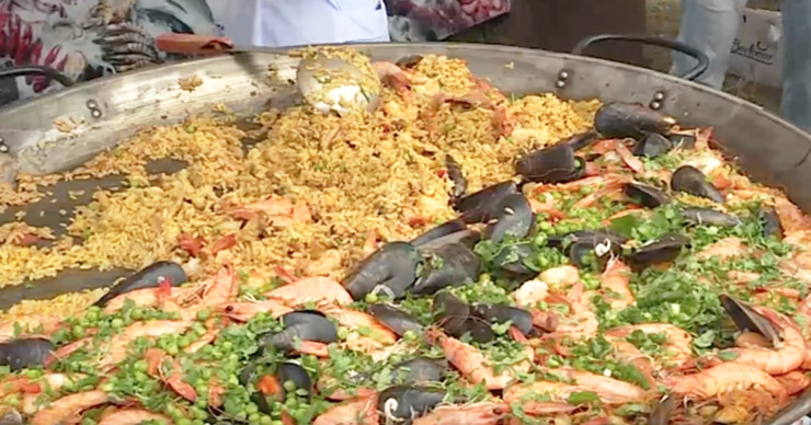 В Ботаническом саду провели Фестиваль морепродуктов и сыров.