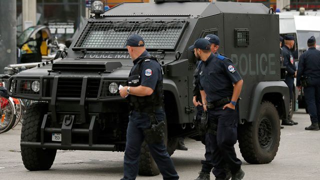 По словам прокурора Марселя Бриса Робена, в беспорядках участвовали около 150 «хулиганов» из России.