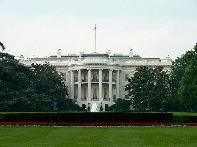 Дональд Трамп и его команда рассматривают возможность создания штаба в ответ на непрекращающиеся критику и обвинения в якобы связях с Россией. 