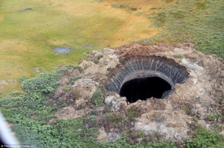 Rusia: Cele mai ciudate cratere. Fac loc unui atac extraterestru
