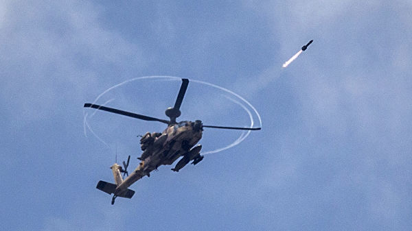 Вертолет армии обороны Израиля нанес удар по военному посту движения ХАМАС в секторе Газа