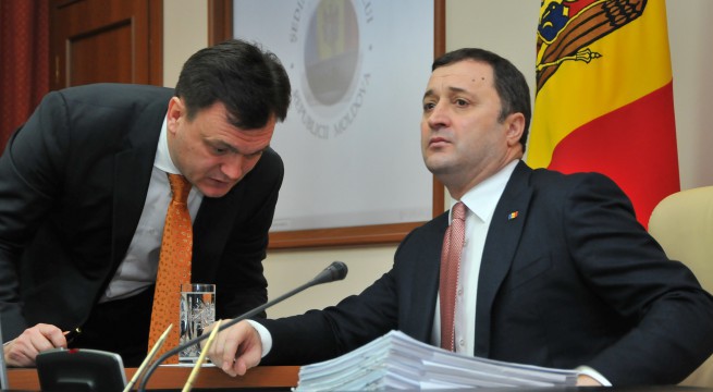 Două știri au fost mediatizate intens ieri, faptul că a născut Angela Gonța și faptul că o casieriță a fost jefuită și omorâtă de niște bandiți.